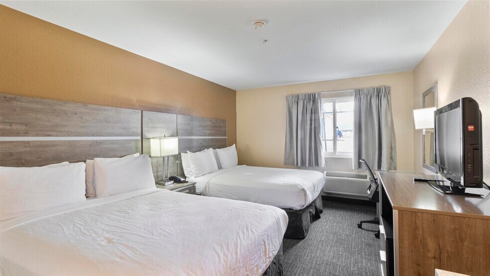 More Photos Of 1509 6th St, Wells Hotel For Sale