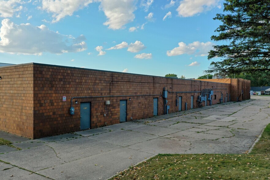 More Photos Of 38116-38160 S Gratiot Ave, Clinton Township Freestanding For Sale