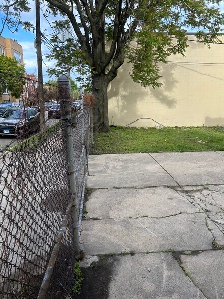 More Photos Of 3162 W Grand Ave, Chicago Warehouse For Lease