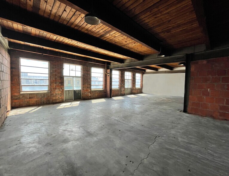 More Photos Of 1500 Clinton St, Buffalo Light Manufacturing For Lease