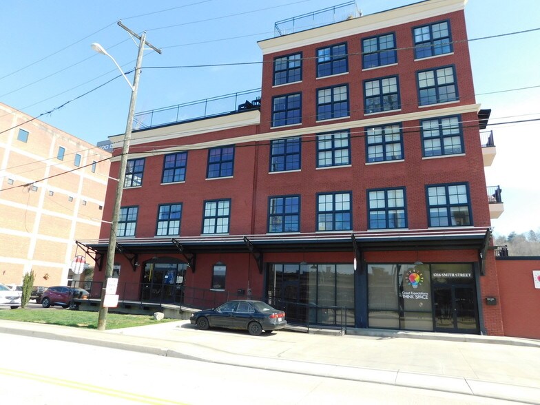 Primary Photo Of 1216 Smith St, Charleston Apartments For Lease