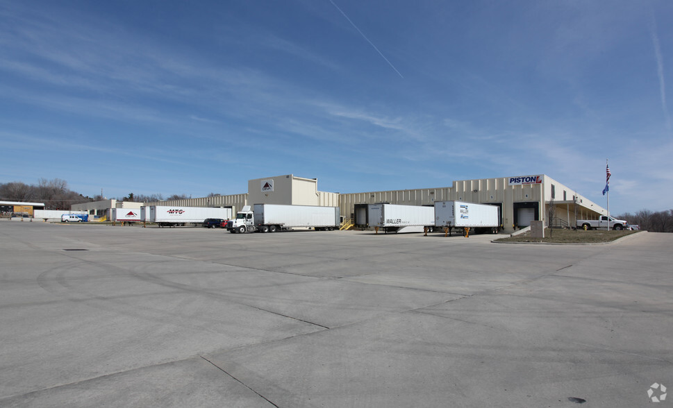 Primary Photo Of 401-407 S Leonard St, Liberty Warehouse For Lease