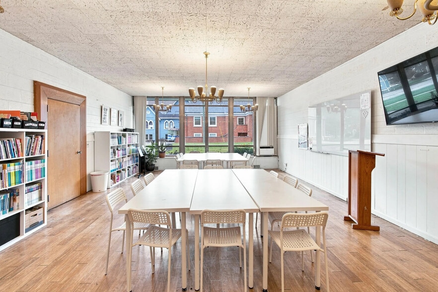 More Photos Of 210 Parkway Ave, Cincinnati Specialty For Sale
