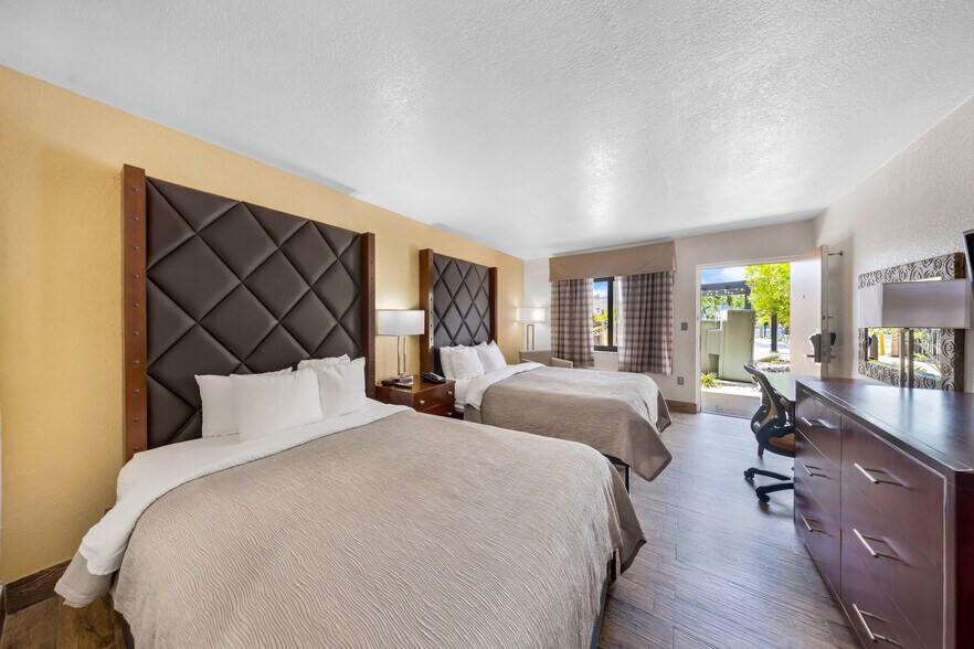 More Photos Of 333 SE 1st Ave, Florida City Hotel For Sale