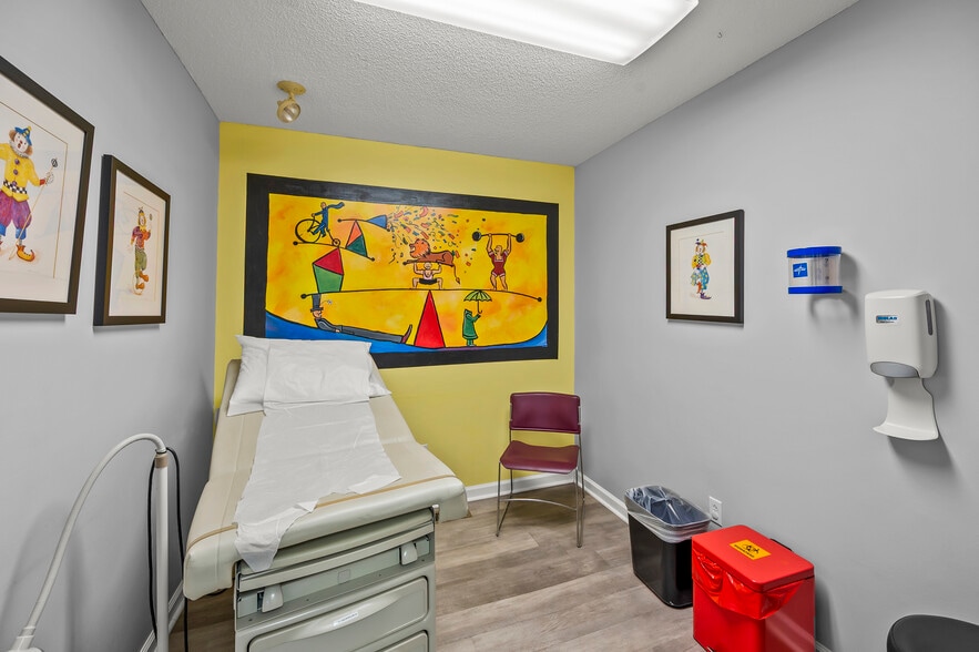 More Photos Of 1940 Briarwood Dr, Hickory Medical For Sale