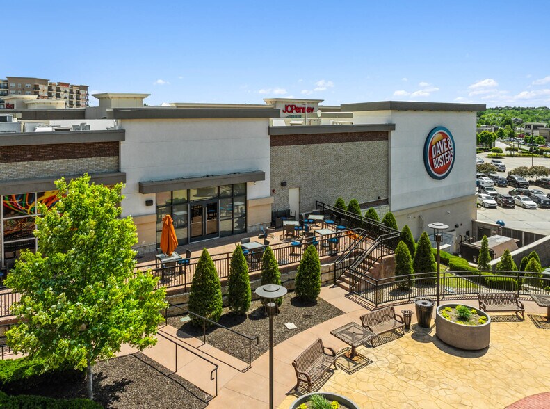 More Photos Of 6811 W 135th St, Overland Park Freestanding For Sale