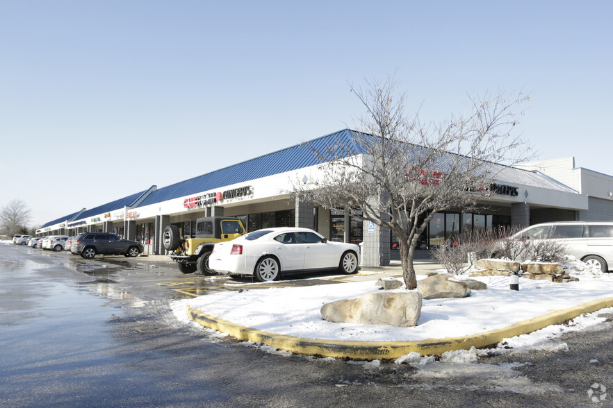 Primary Photo Of 10440-10470 Metcalf Ave, Overland Park General Retail For Lease