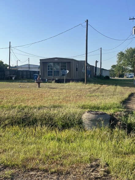 More Photos Of 226 Bremond St, Hempstead Carwash For Sale
