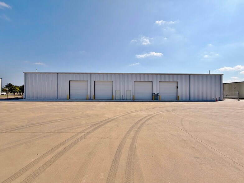 More Photos Of 2609-2617 S Ann Arbor Ave, Oklahoma City Warehouse For Lease