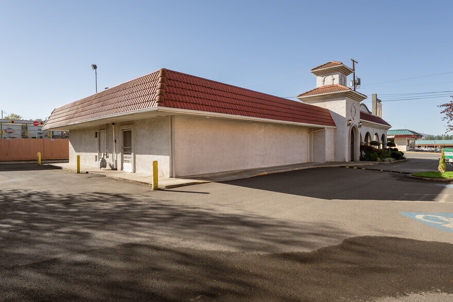 More Photos Of 1347 NE Stephens St, Roseburg Restaurant For Sale