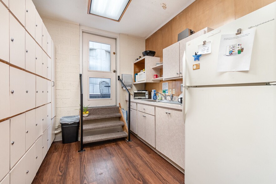 More Photos Of 334 S Water St, Saginaw Office For Sale