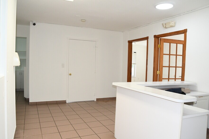 More Photos Of 1920 SW 22nd St, Miami Medical For Lease