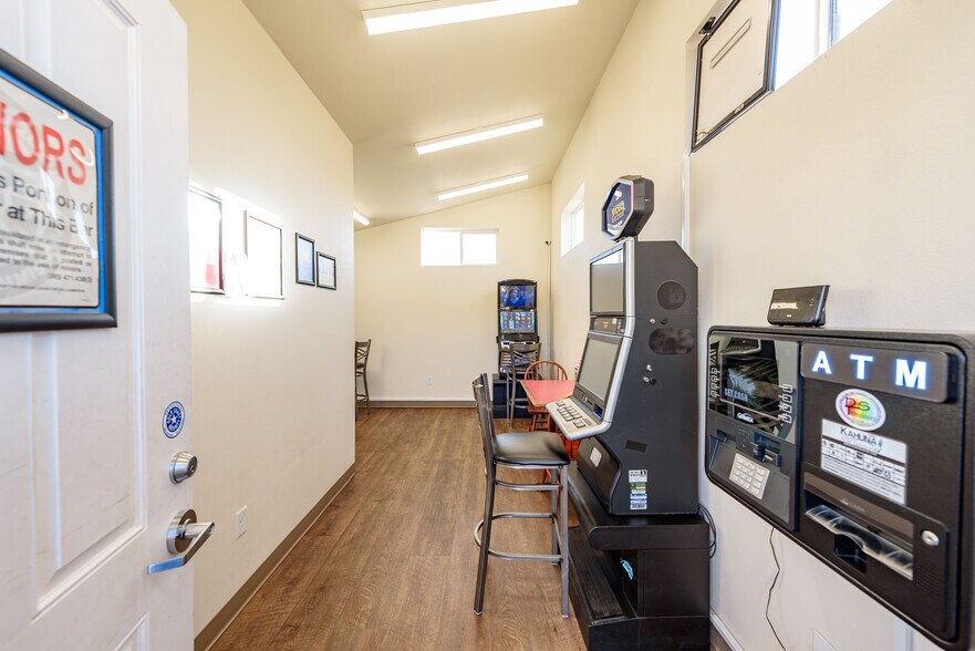 More Photos Of 102 Hall Ave, Coos Bay Restaurant For Sale