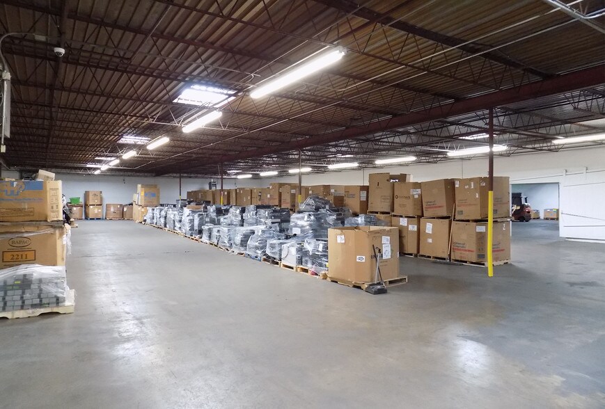 More Photos Of 2430-2434 January Ln, Grand Prairie Distribution For Sale