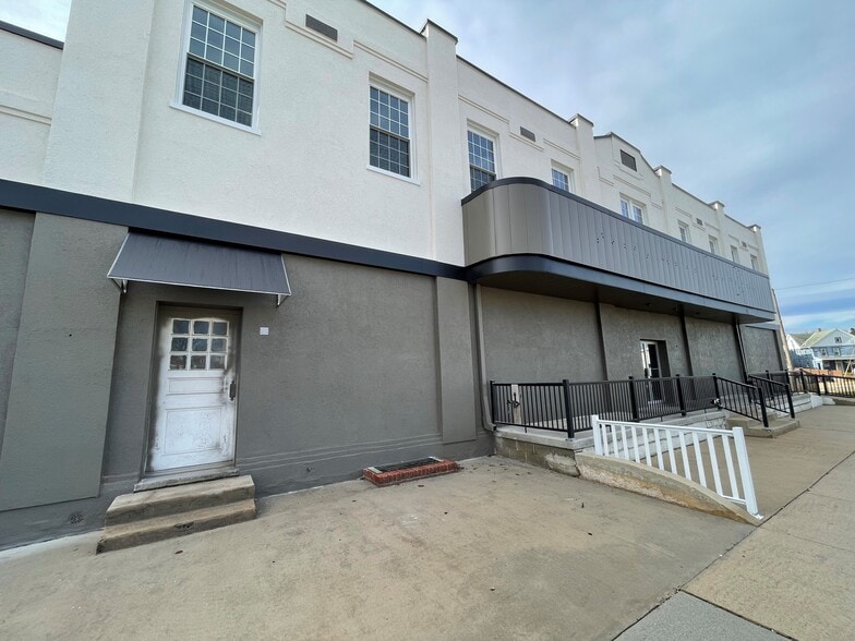 More Photos Of 130 W 3rd St, Waynesboro Light Distribution For Lease