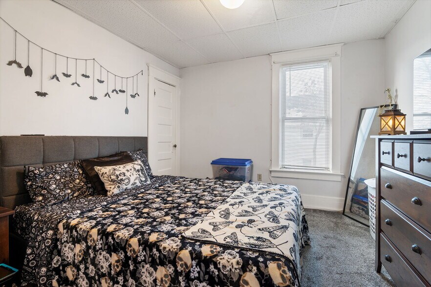 More Photos Of 1524 Van Vranken Ave, Schenectady Bar For Sale