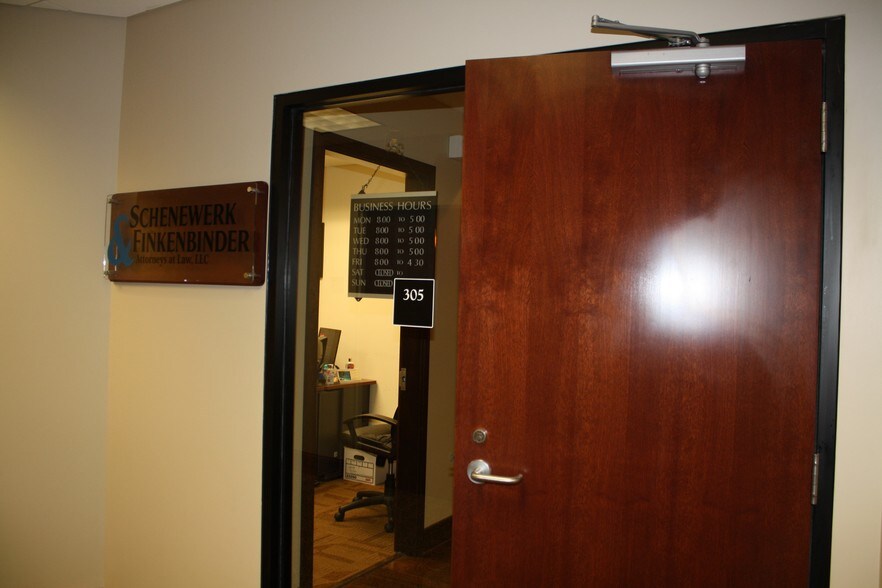 More Photos Of 500 W Main St, Branson Office For Lease