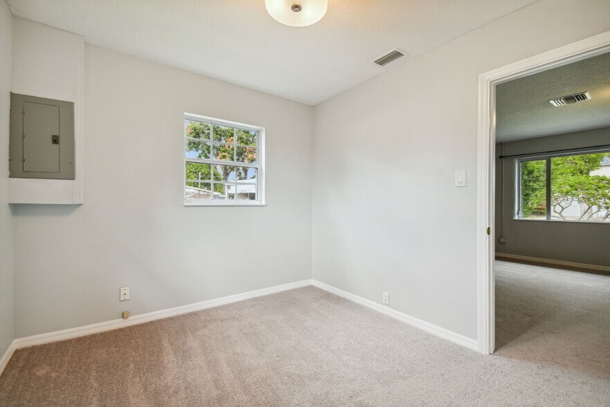 More Photos Of 883 South Wind Ln, Largo Industrial For Sale