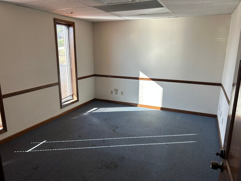 More Photos Of 80 Grace Dr, Hurricane Warehouse For Lease