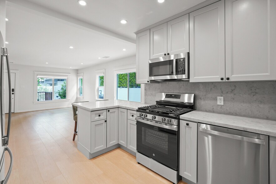 More Photos Of 617 Westmount Dr, West Hollywood Apartments For Sale