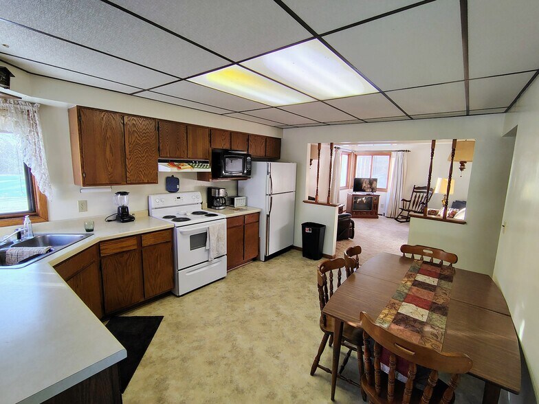 More Photos Of N16184 Old Hwy 13, Lake Service For Sale