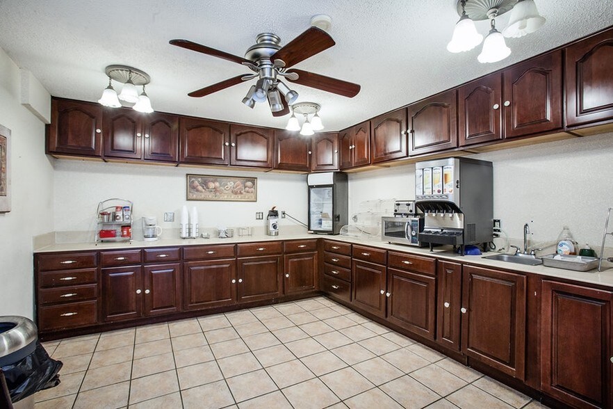 More Photos Of 337 Devereaux Dr, Natchez Hotel For Sale