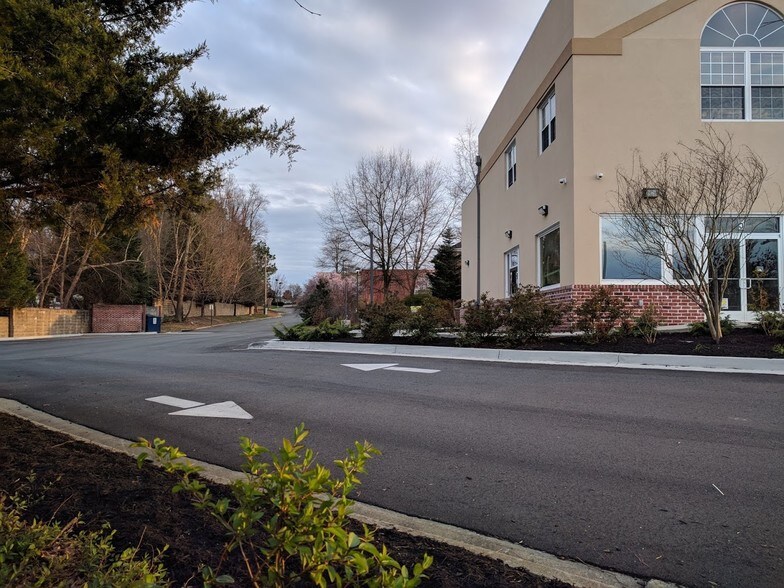 More Photos Of 9999 Brook Rd, Glen Allen Freestanding For Lease