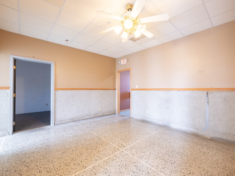 More Photos Of 353 Court St, Pekin Storefront Retail Residential For Sale