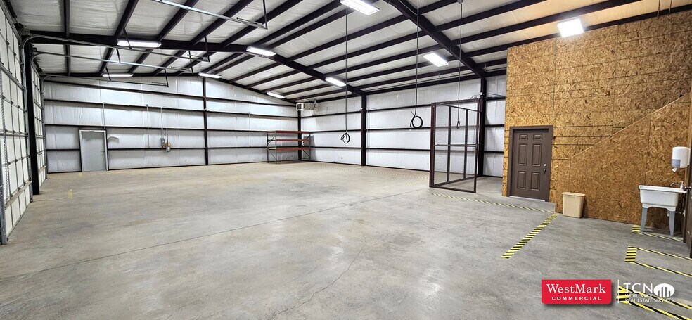 More Photos Of 9402 FM 1585, Wolfforth Warehouse For Lease
