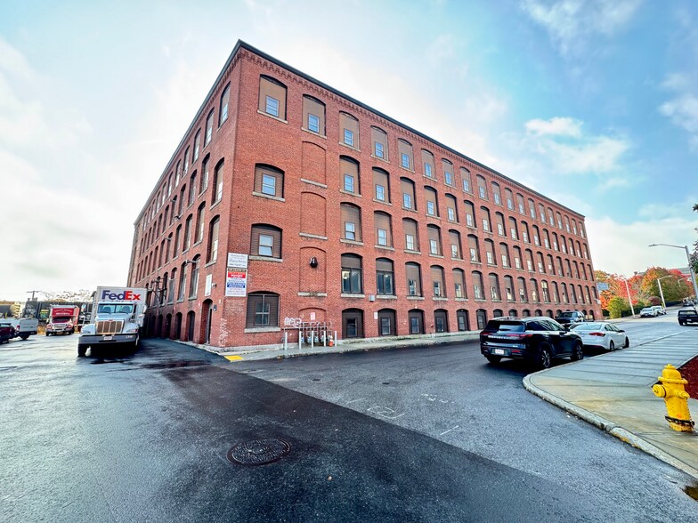 More Photos Of 100 Grand St, Worcester Warehouse For Lease