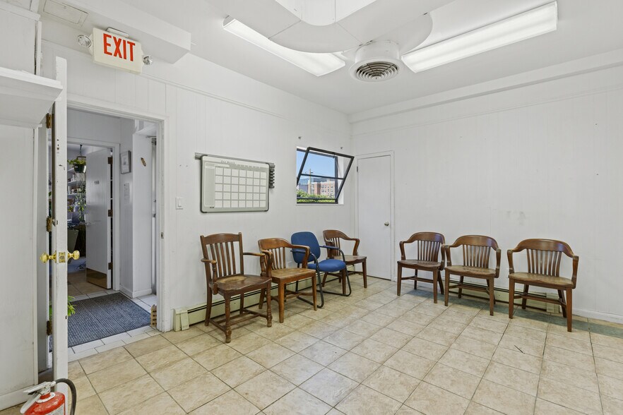More Photos Of 87 Old River St, Hackensack Office Residential For Lease