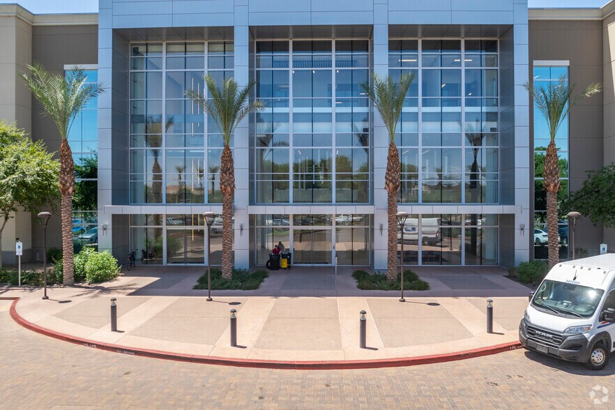 More Photos Of 2625 W Geronimo Pl, Chandler Office For Lease