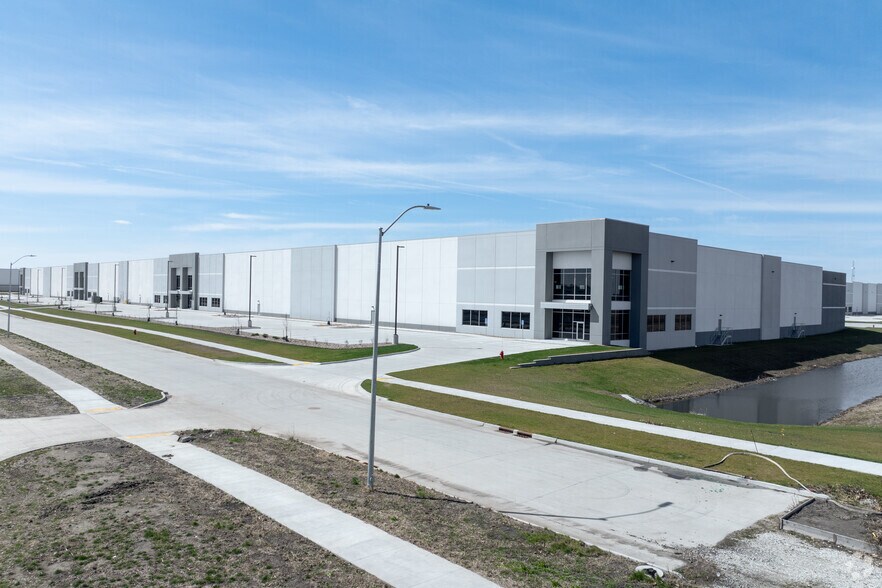 Primary Photo Of 2075 20th Ave SW, Altoona Distribution For Lease