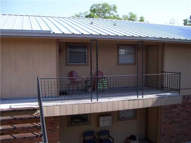 More Photos Of 208-210 N Vanderveer St, Burnet Apartments For Sale