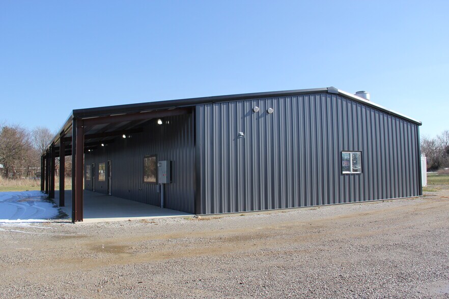 More Photos Of 311 9th st, Green Forest Flex For Sale