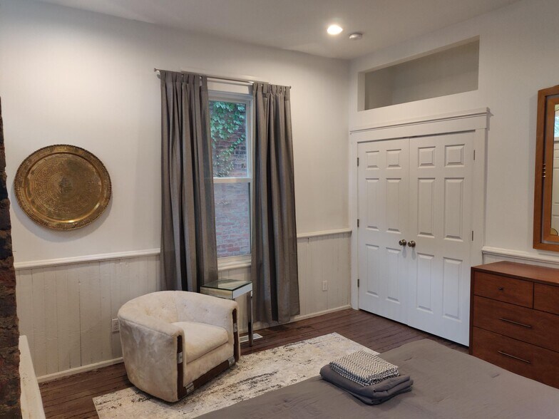 More Photos Of 927 E Madison St, Louisville Warehouse For Sale