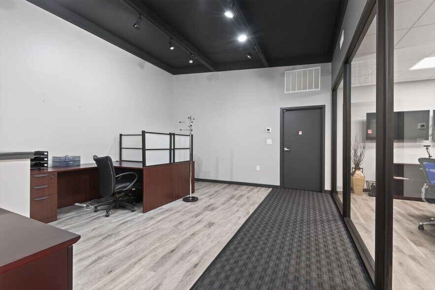 More Photos Of 2510 Solway Rd, Knoxville Flex For Lease