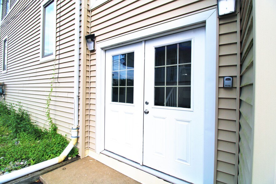 More Photos Of 538 Street Rd, Southampton Office For Lease