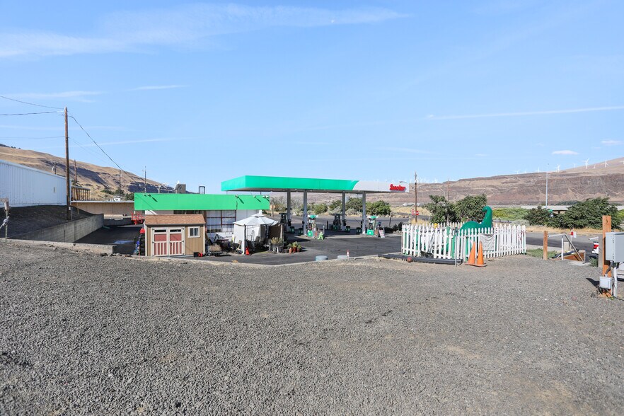 More Photos Of 606 E 1st, Rufus Convenience Store For Sale