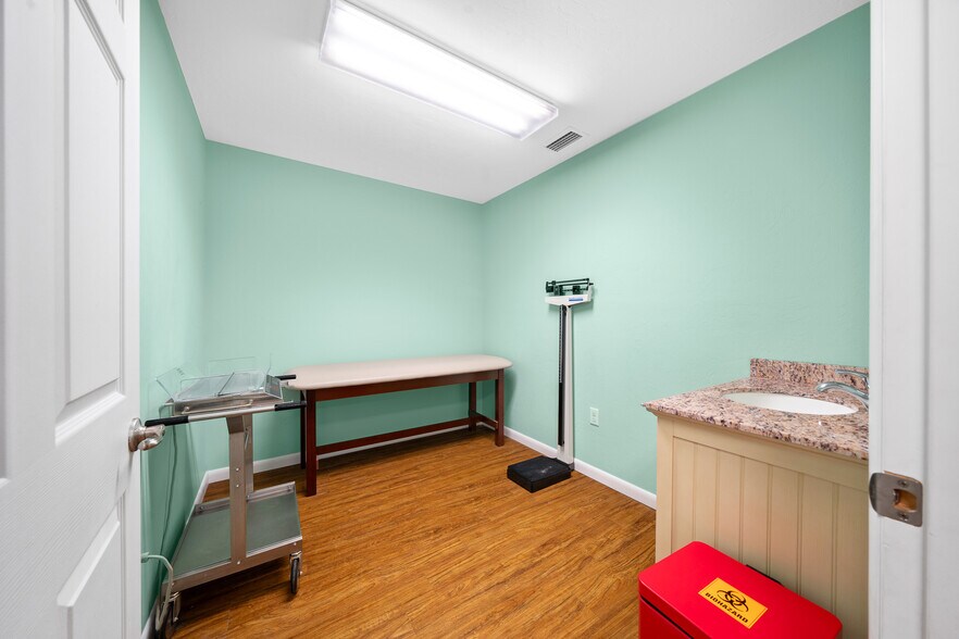More Photos Of 1415 NW 23rd Ave, Chiefland Medical For Sale