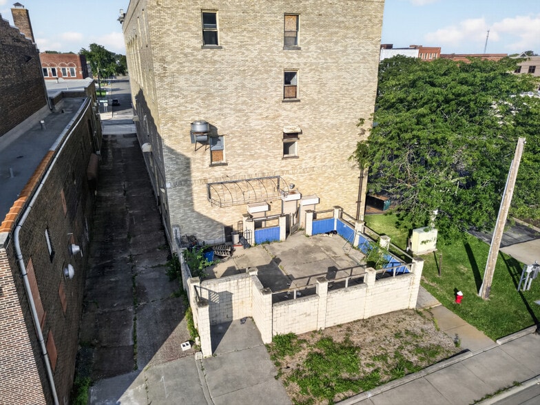 More Photos Of 573-577 Broadway, Lorain Storefront Retail Residential For Sale