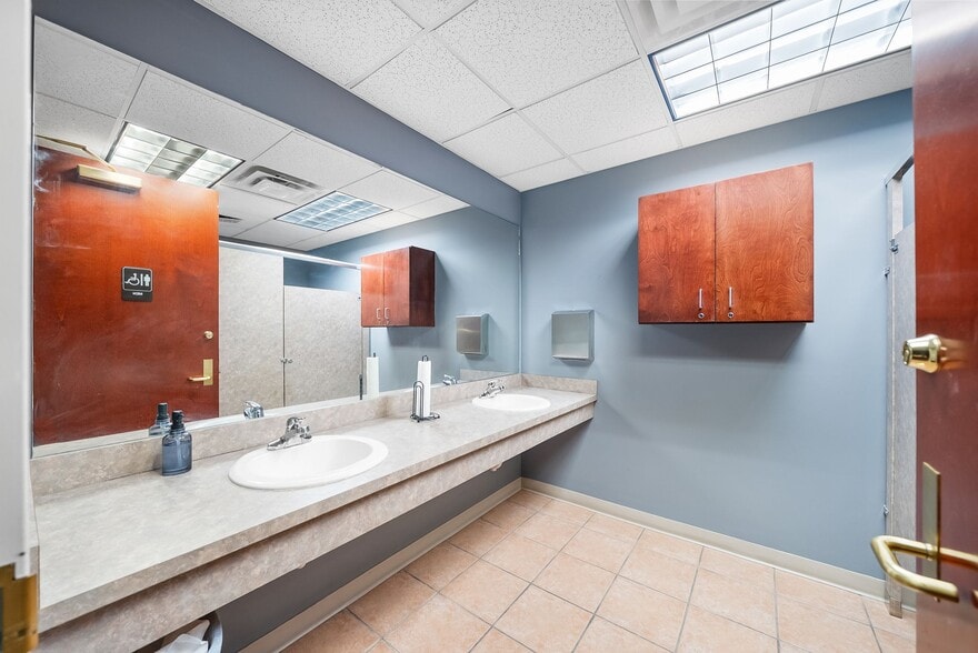 More Photos Of 112 Center Ct, Clarksville Office Residential For Sale