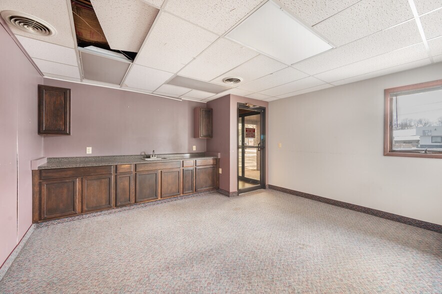 More Photos Of 203 S 3rd Ave, Big Rapids Medical For Sale