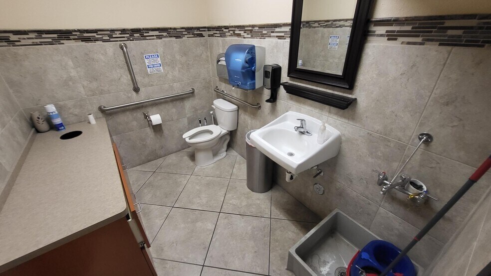 More Photos Of 2610-2620 S Jones Blvd, Las Vegas Medical For Sale