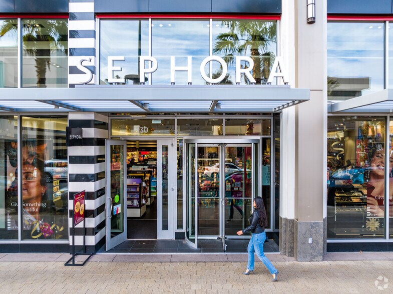 More Photos Of 2115 Festival Plaza Dr N, Las Vegas Storefront Retail Office For Lease