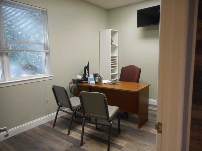 More Photos Of 504 Hamburg Tpke, Wayne Medical For Sale