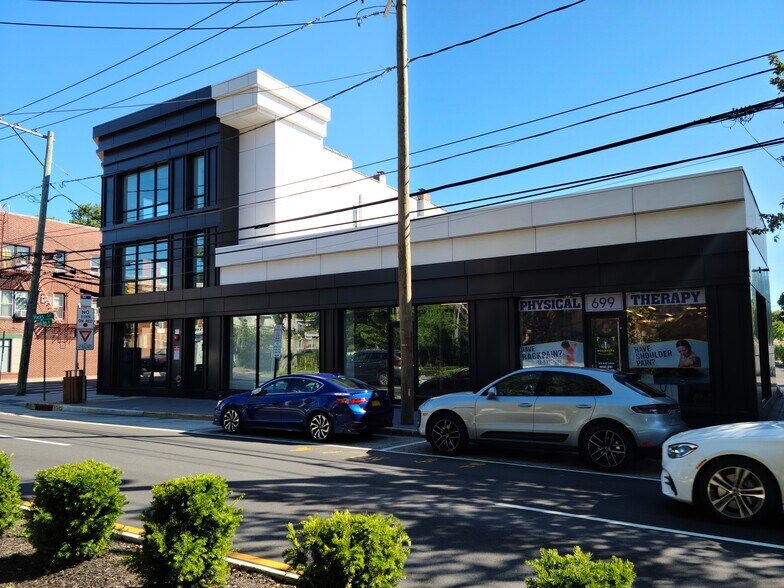 More Photos Of 705 Middle Neck Rd, Great Neck Coworking Space