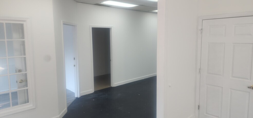 More Photos Of 861 Holcomb Bridge Rd, Roswell Office For Lease