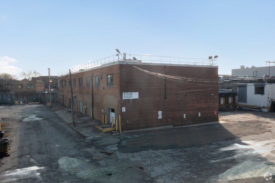 More Photos Of 15602 Liberty Ave, Jamaica Land For Lease