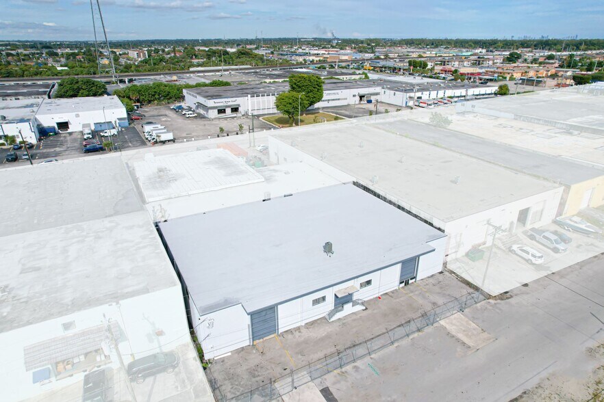 More Photos Of 507 W 17th St, Hialeah Warehouse For Sale